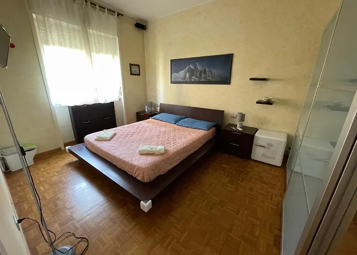 Impeccable 3 Bedroom House Up To 6 People 10 Minutes Away From Duomo