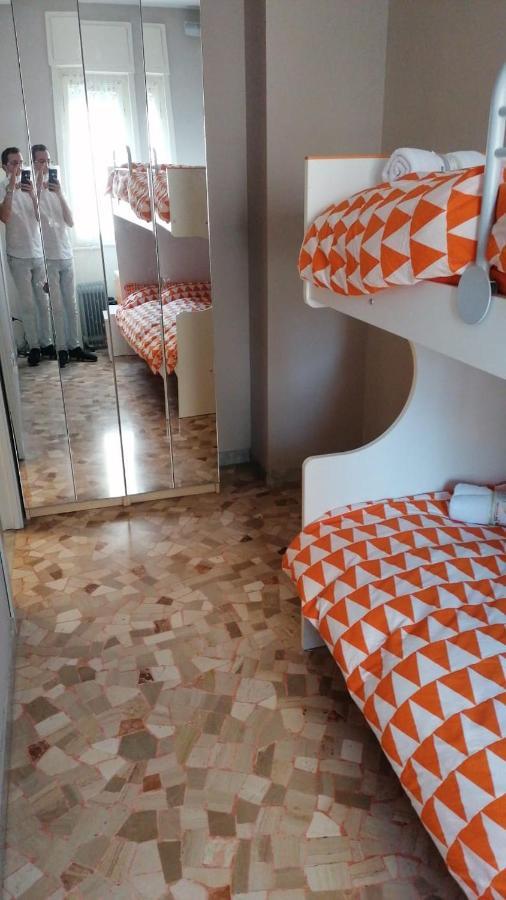Apartment Impeccable 3 Bedroom House Up To 6 People 10 Minutes Away From Duomo