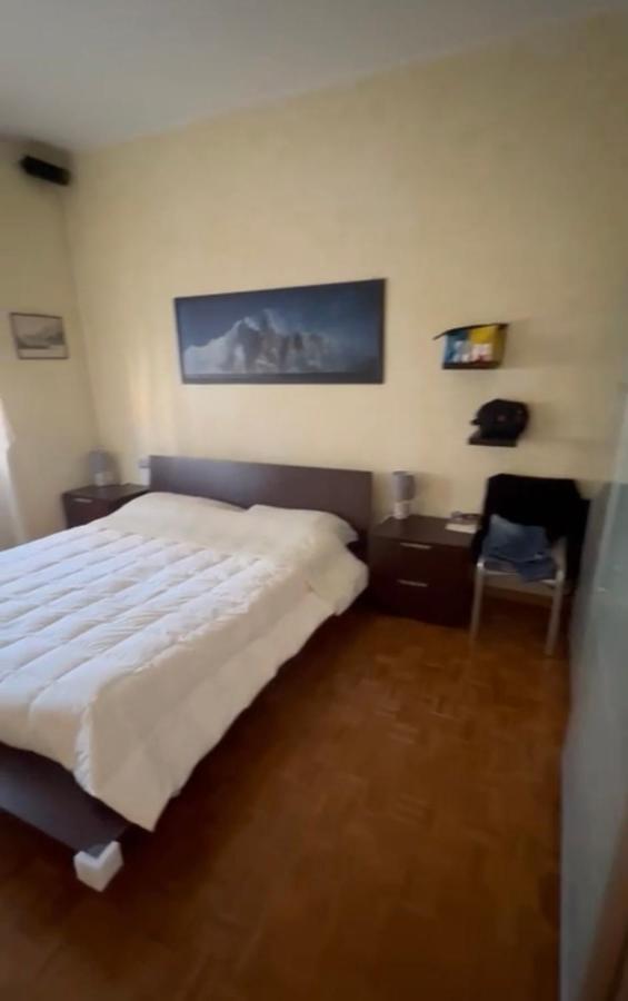 Impeccable 3 Bedroom House Up To 6 People 10 Minutes Away From Duomo Apartment *