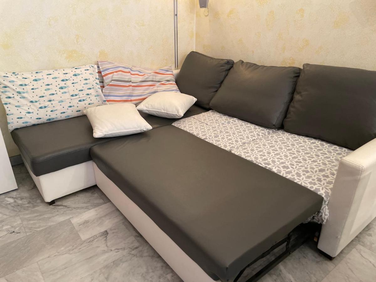 Impeccable 3 Bedroom House Up To 6 People 10 Minutes Away From Duomo *