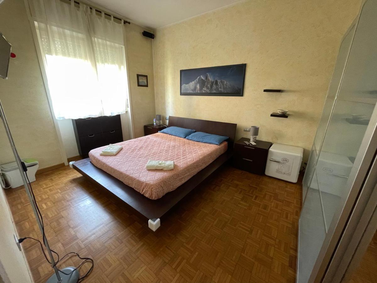 Impeccable 3 Bedroom House Up To 6 People 10 Minutes Away From Duomo * Milan
