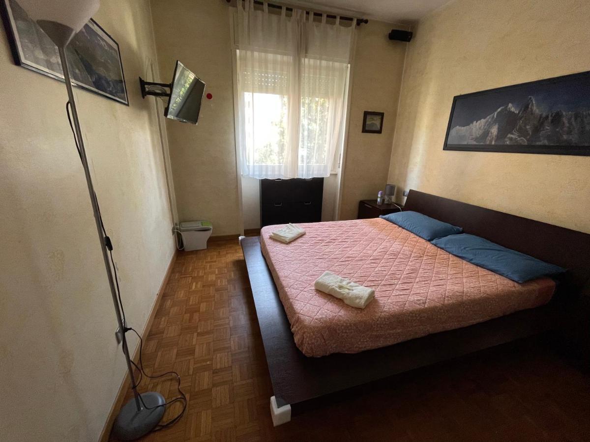 Apartment Impeccable 3 Bedroom House Up To 6 People 10 Minutes Away From Duomo Milan